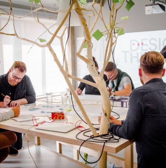 Happy people Teikums